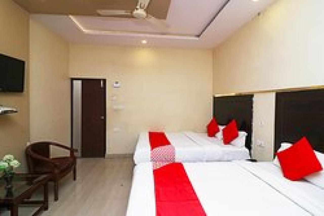 Capital O Hotel Surya Continental Λάκναου Εξωτερικό φωτογραφία