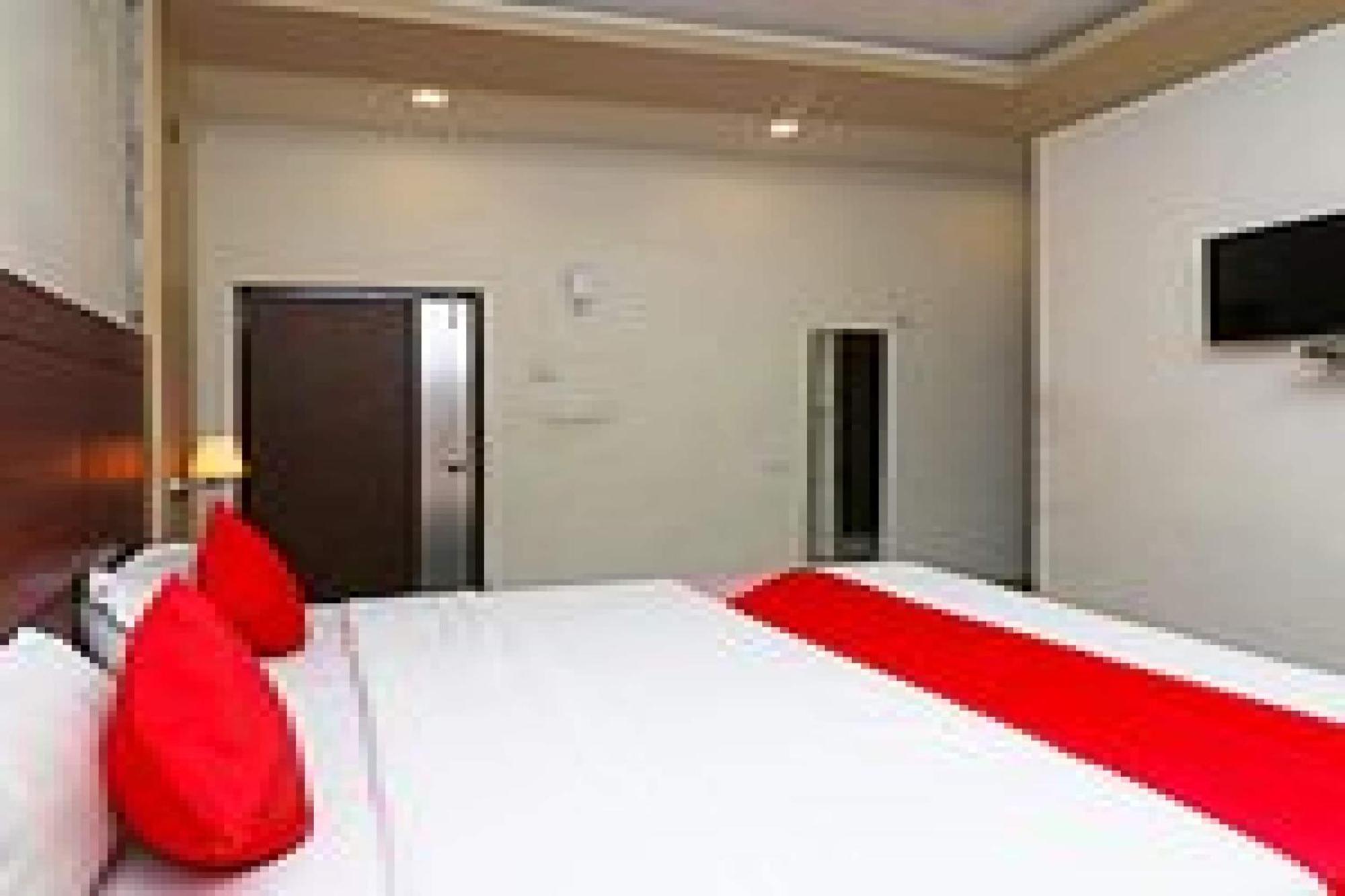 Capital O Hotel Surya Continental Λάκναου Εξωτερικό φωτογραφία