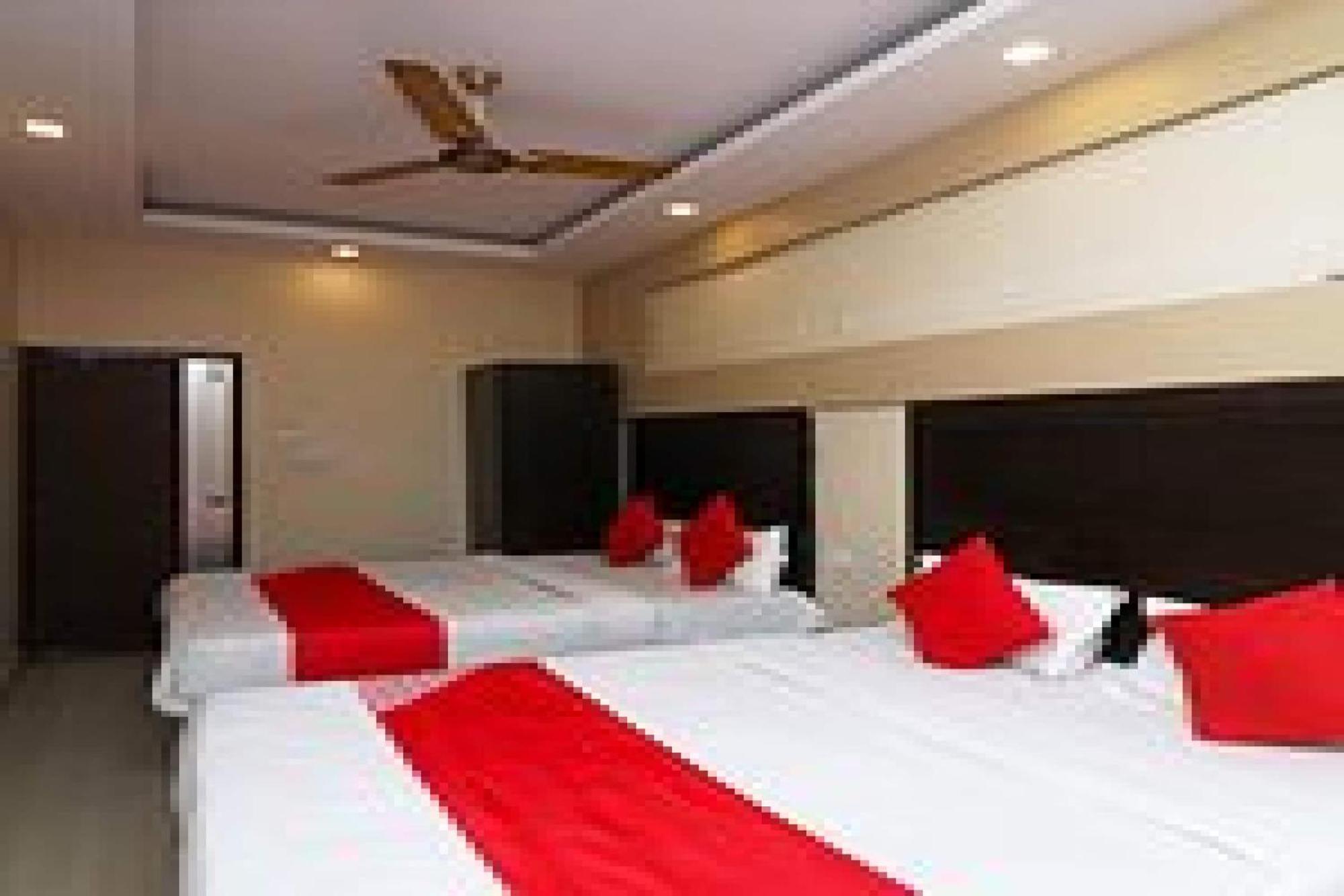 Capital O Hotel Surya Continental Λάκναου Εξωτερικό φωτογραφία