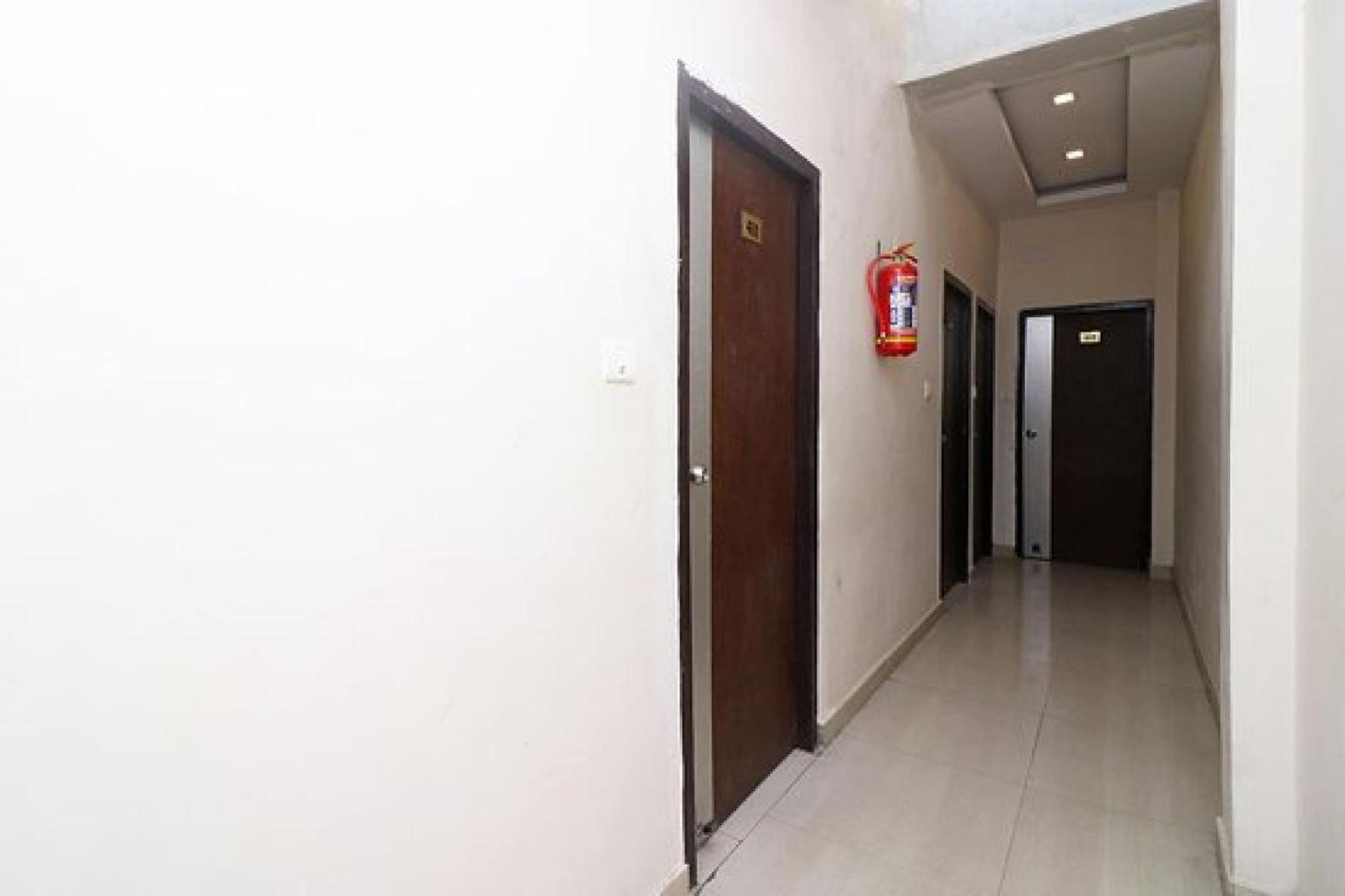 Capital O Hotel Surya Continental Λάκναου Εξωτερικό φωτογραφία