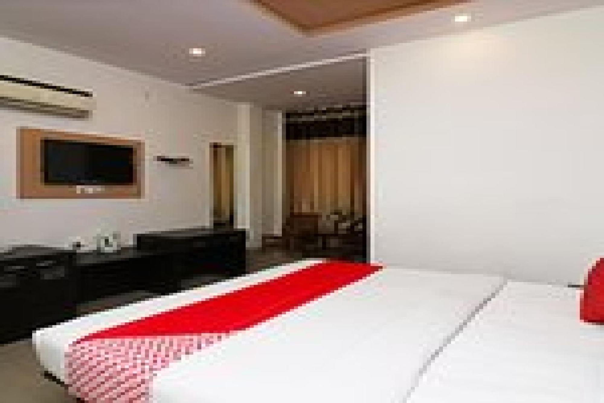 Capital O Hotel Surya Continental Λάκναου Εξωτερικό φωτογραφία