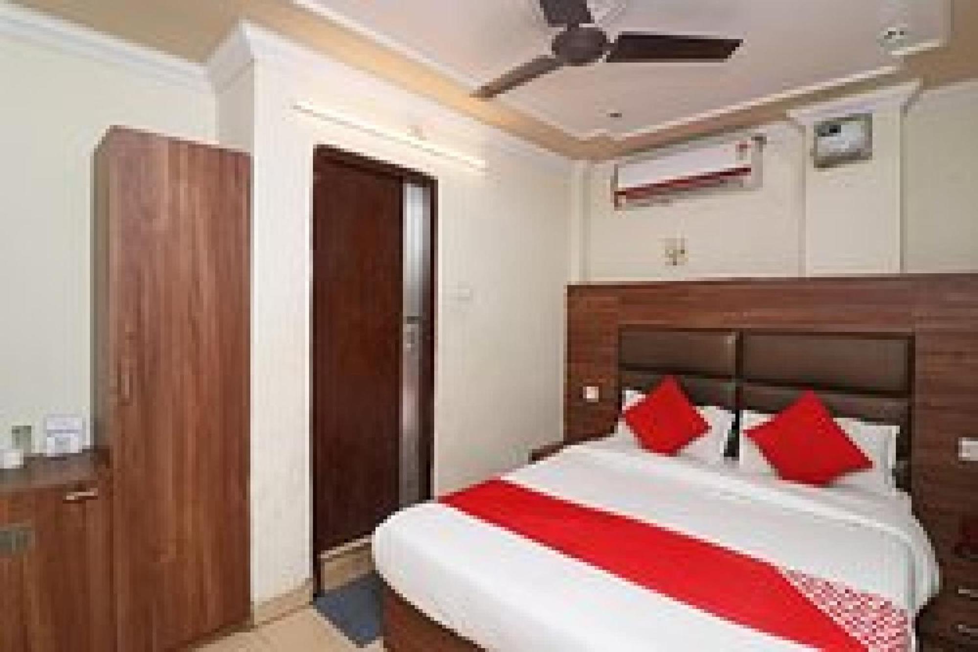 Capital O Hotel Surya Continental Λάκναου Εξωτερικό φωτογραφία