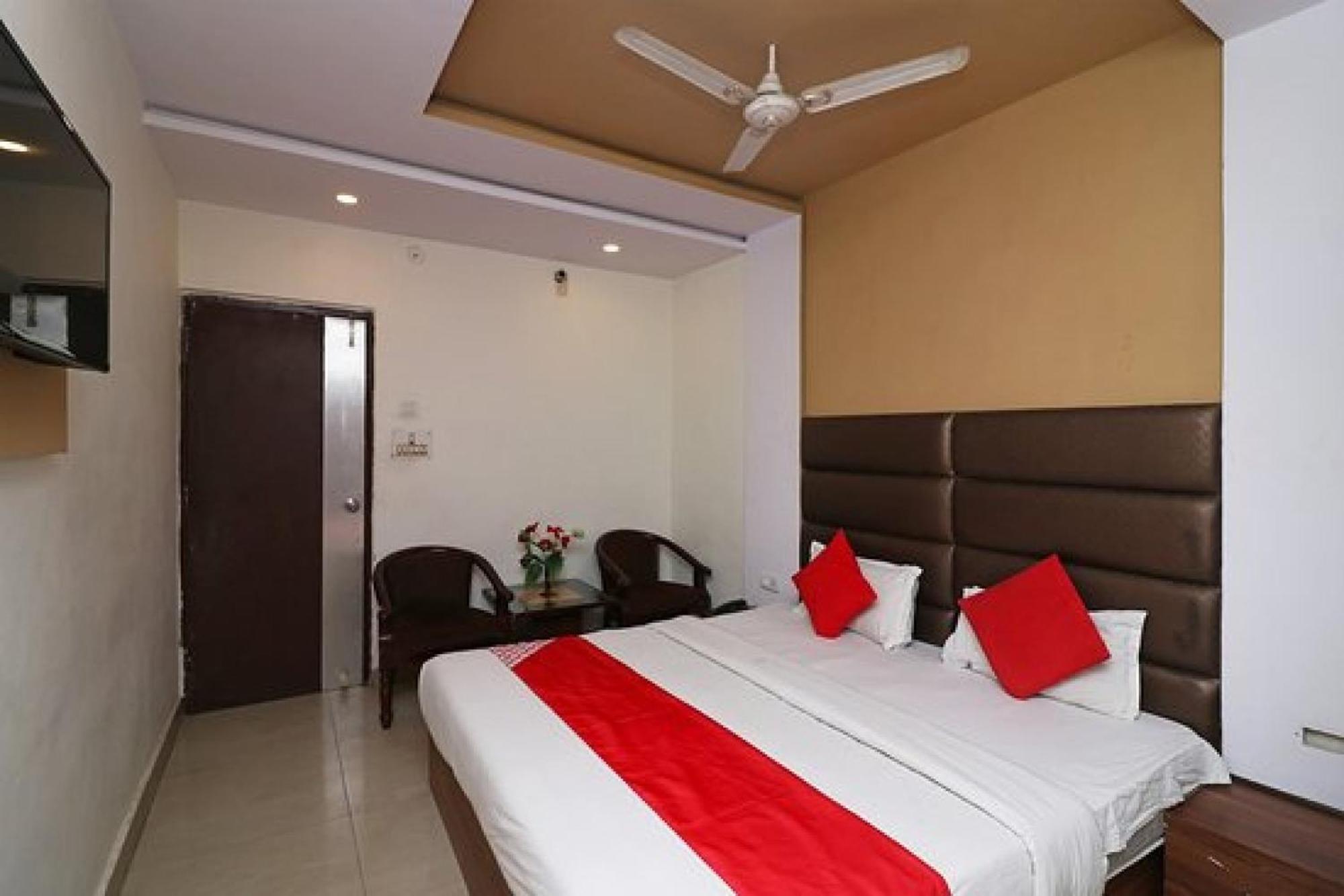 Capital O Hotel Surya Continental Λάκναου Εξωτερικό φωτογραφία