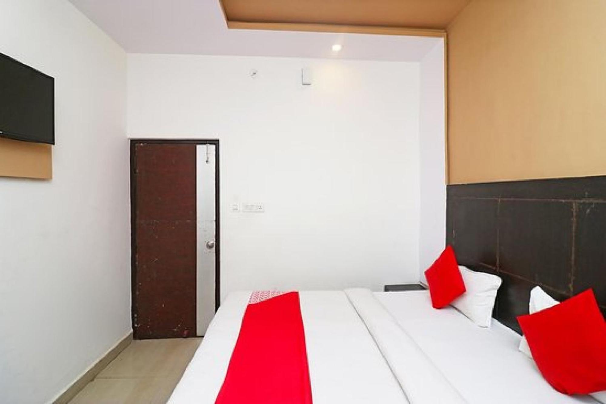 Capital O Hotel Surya Continental Λάκναου Εξωτερικό φωτογραφία