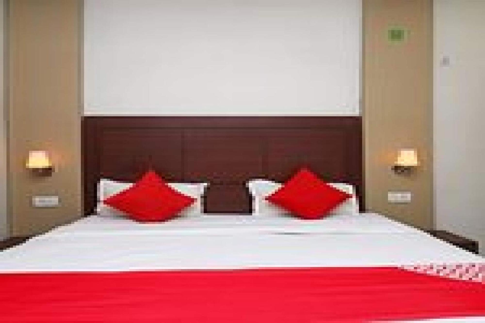 Capital O Hotel Surya Continental Λάκναου Εξωτερικό φωτογραφία